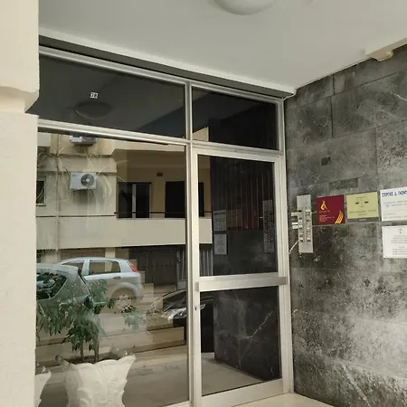 Beautiful 2-bed In Chania 65 Sqm Space W Daire Hanya